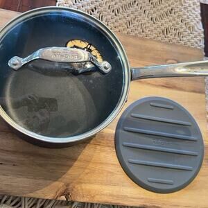 All-clad Essentials 2.5 saucepan with lid and trivet